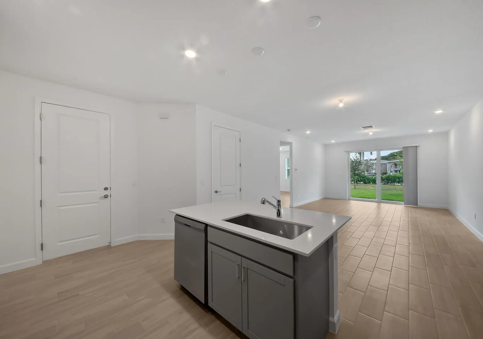 2 bed, 2.0 bath, 1308 sqft, $3,200 — Photo 4