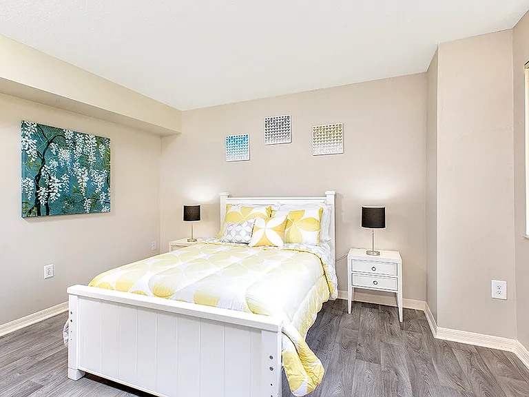 Club Lake Pointe Apartments — Photo 15