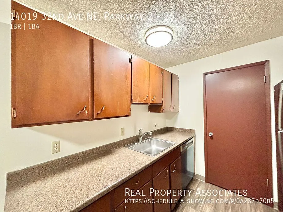 Parkway 2 — Photo 3