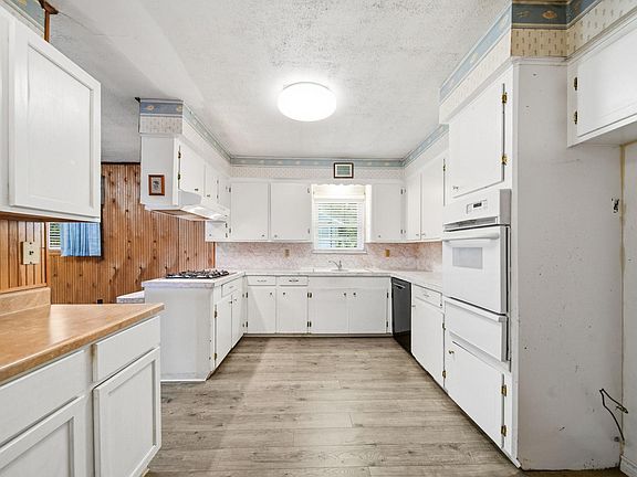 3rd image of 701 Crown St