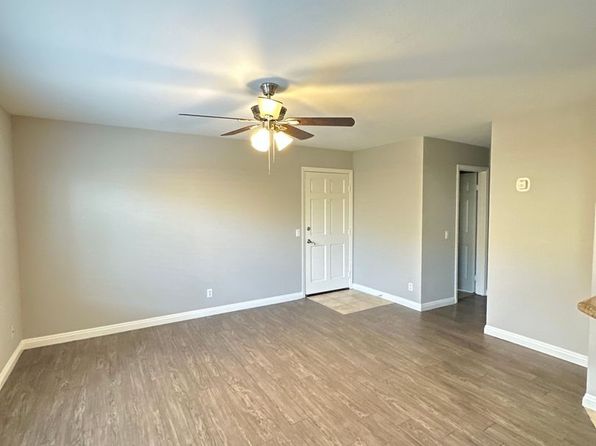 3230 E Wilton St APT 202
