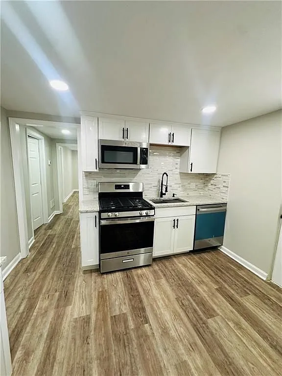 2 bed, 1.0 bath, 768 sqft, $1,700 — Photo 4