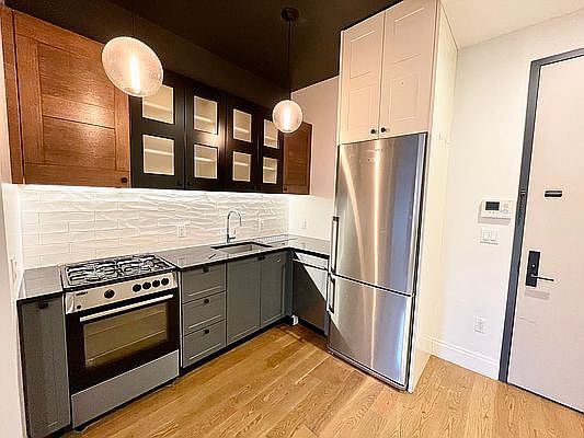 4th image of 88 Hart St #3D