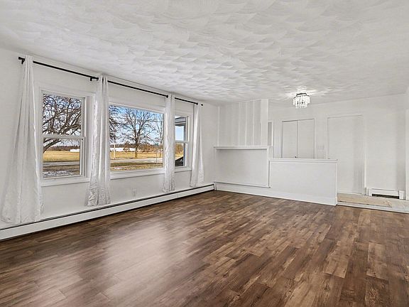 4th image of 865 W Main St