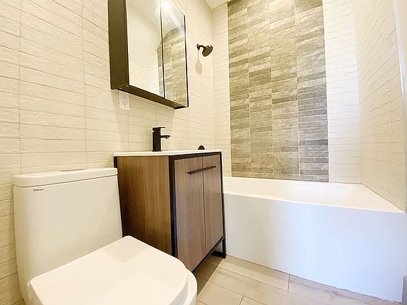 5th image of 1682 Sterling Pl #2B