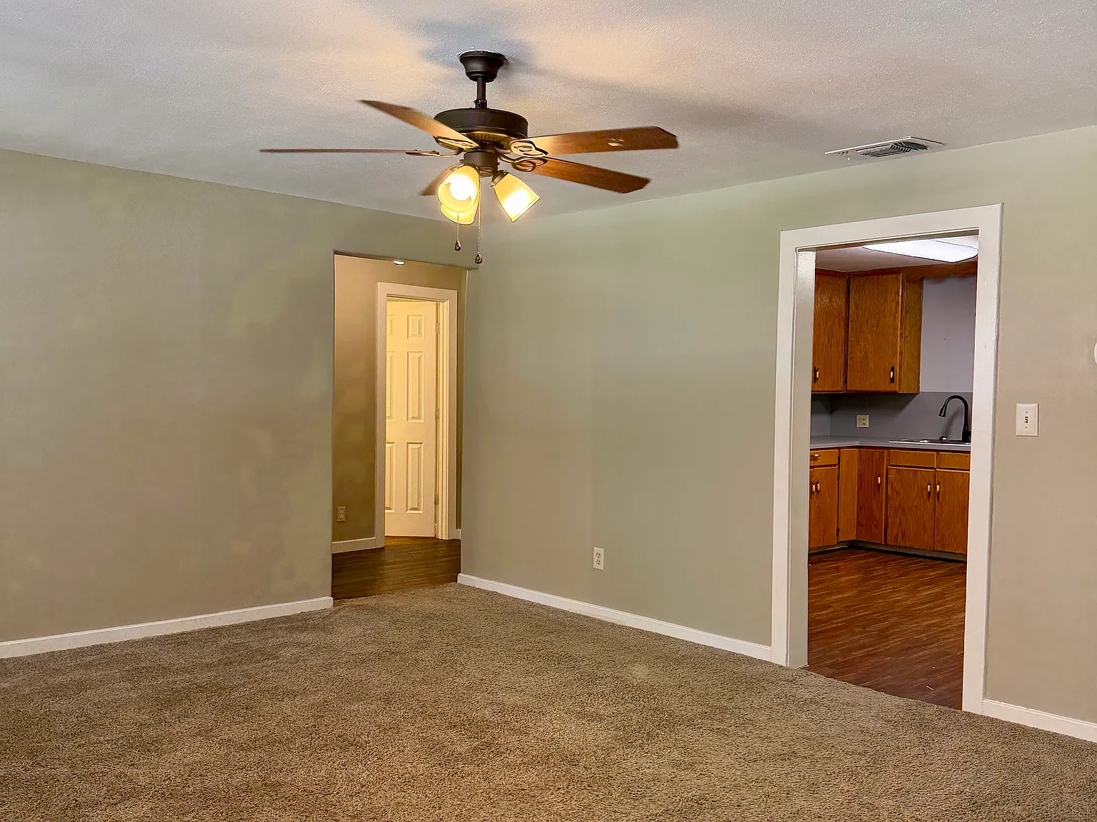 3 bed, 1452 sqft, $1,595 — Photo 4
