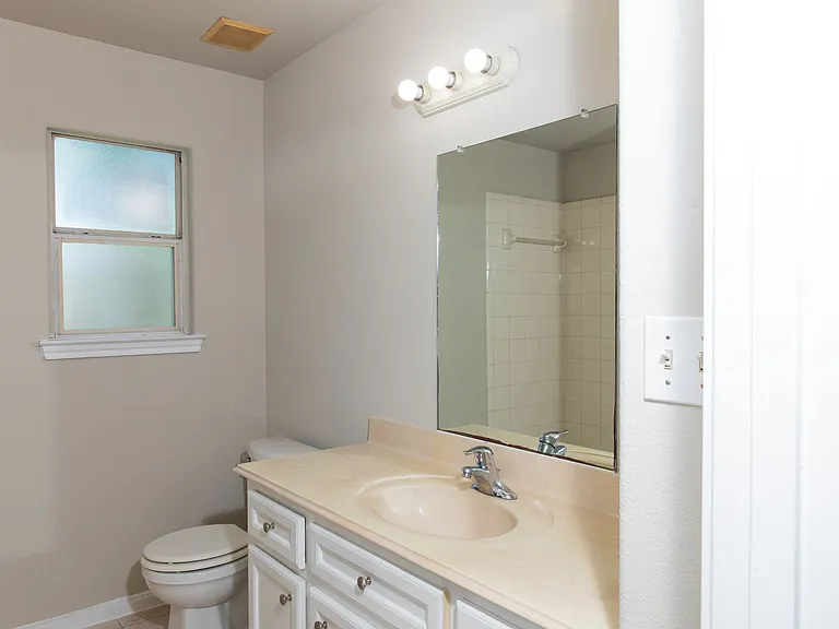 2530 Aldon St — Photo 37
