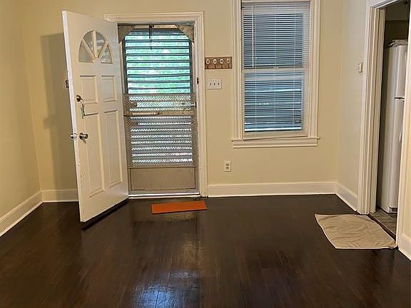 2nd image of 1911 49th St