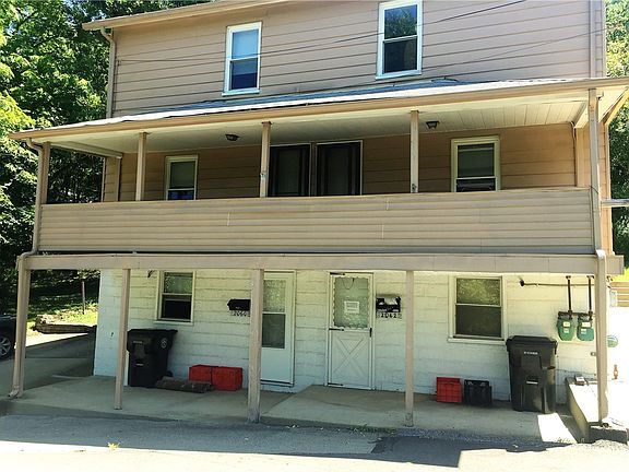 2nd image of 2060/2062 Railroad St