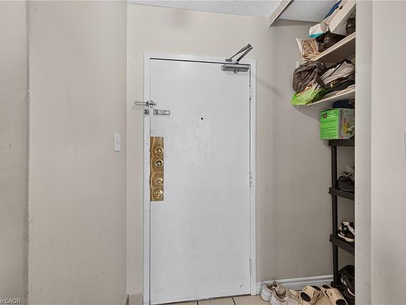 4th image of 370 Dixon Rd #912