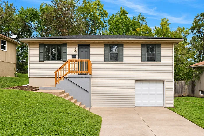 7900 E 103rd Ter