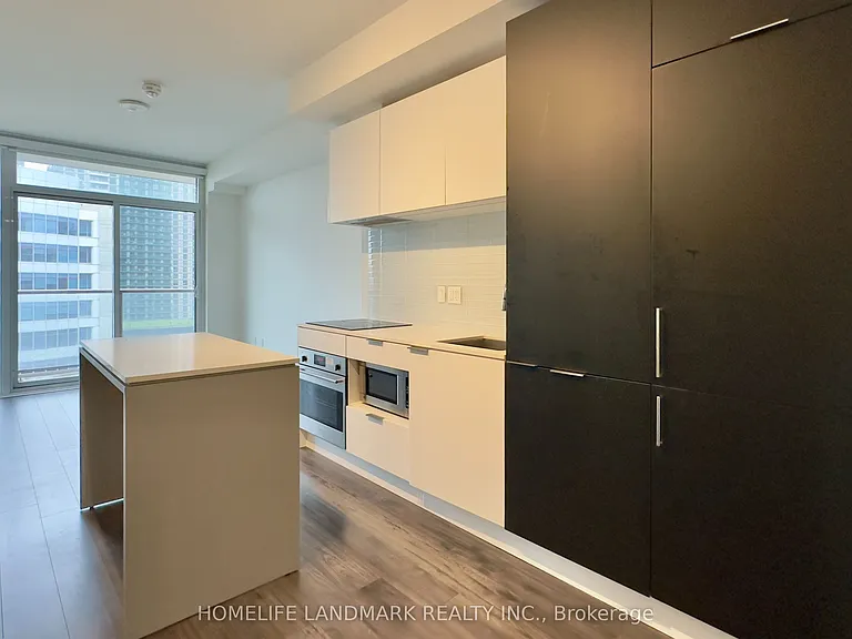 33 Helendale Ave #809 — Photo 2
