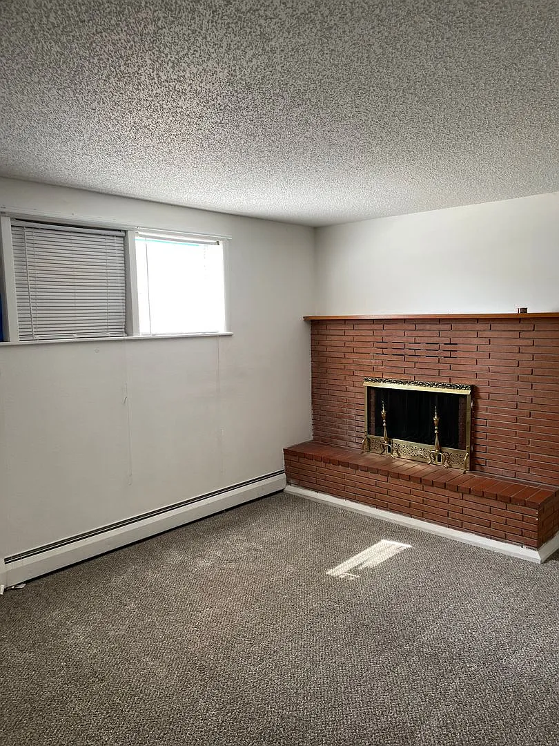 208 E Saint Joseph St — Photo 2