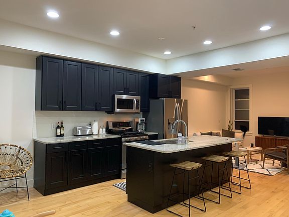 Kitchen with breakfast bar. Gas stove and Bosch dishwasher.