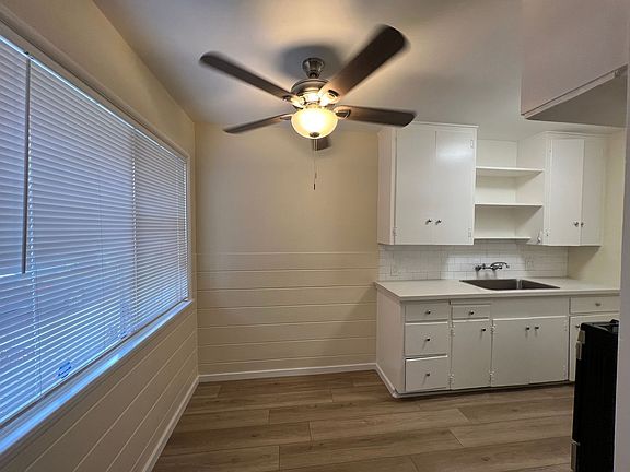 2nd image of 203-209 E Acacia Ave #205