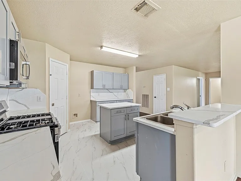 19526 Cliffsage Ct — Photo 9