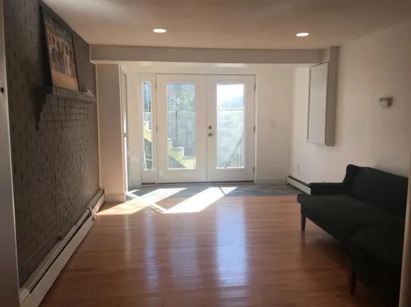 11 Bridge St #B, Newton, MA 02458