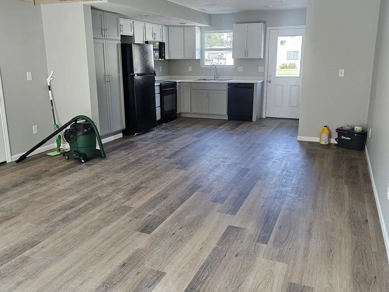 3 bed, 1.5 bath, 1620 sqft, $1,700 — Photo 2