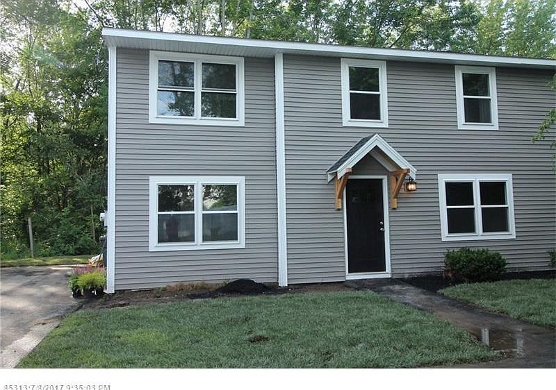 Newly renovated, spacious, in-town Condo in Saco! All new vinyl siding.