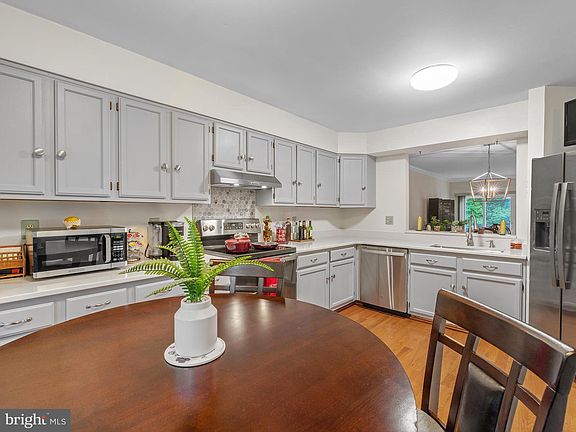 4th image of 9661 Horsham Dr