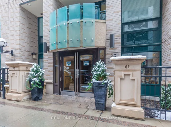 35 Hayden St, Toronto, ON