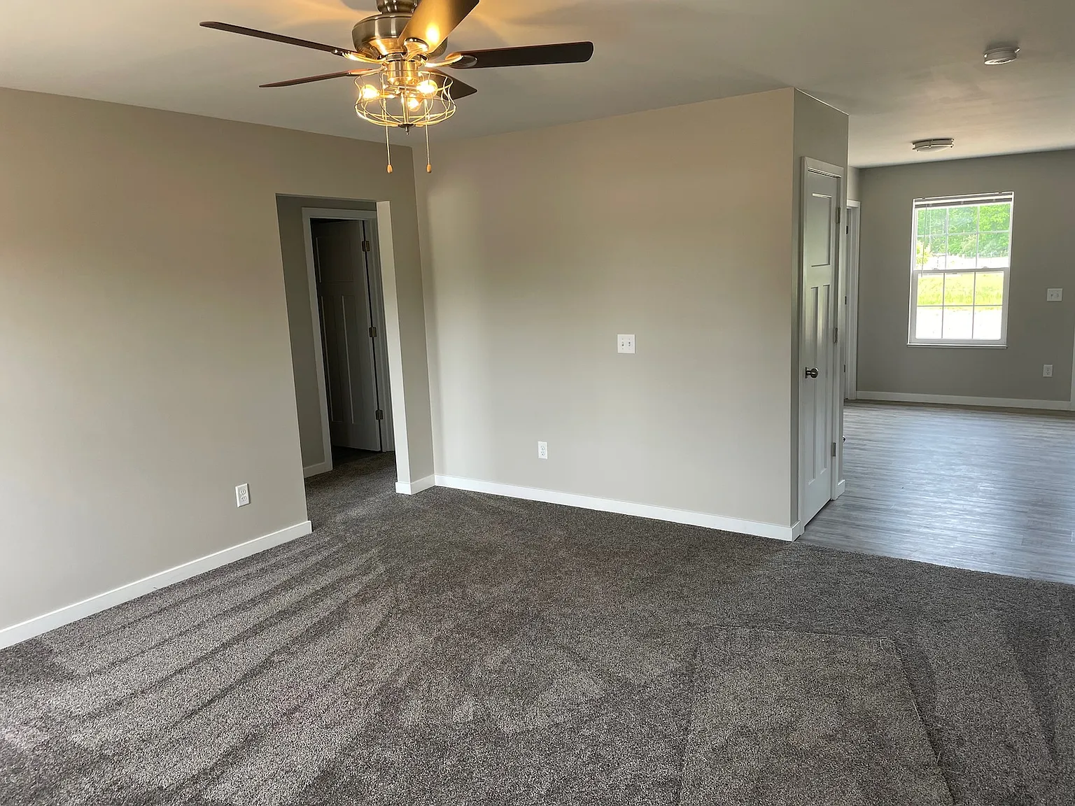 2 bed, 1000 sqft, $1,975 — Photo 3