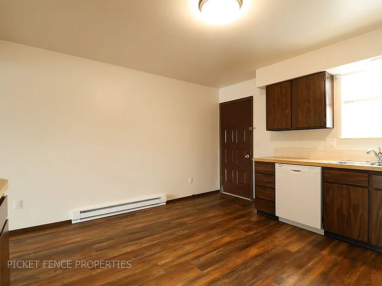 1846 E 16th Street — Photo 13