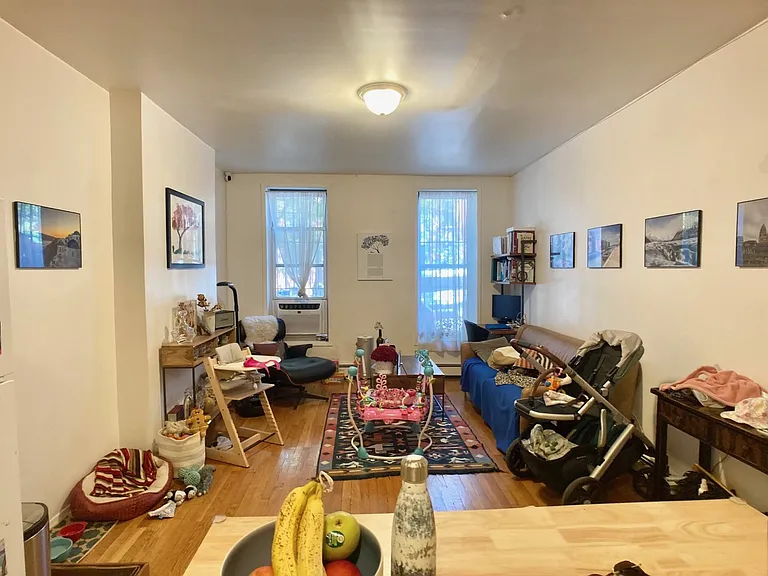 684 De Graw St #1 — Photo 4
