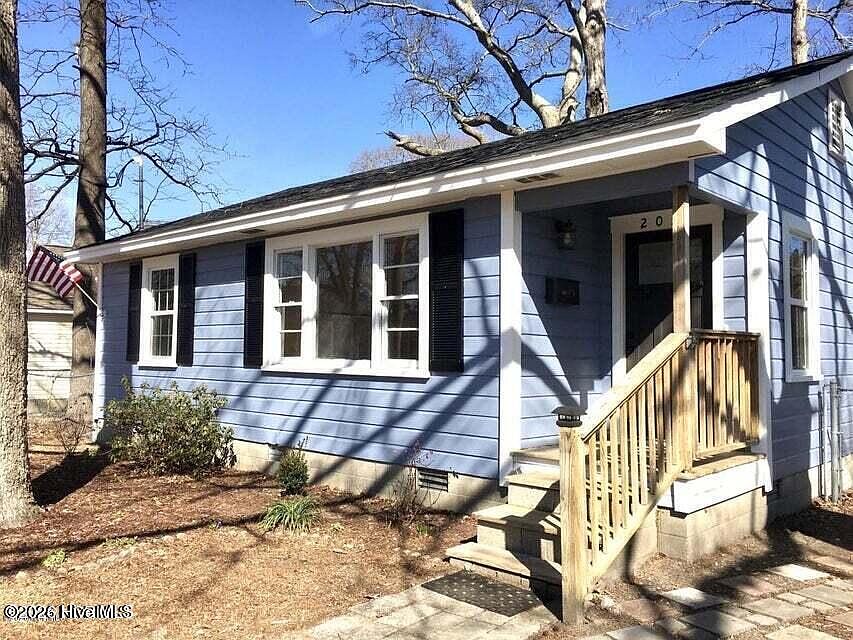 1st image of 203 Red Oak St