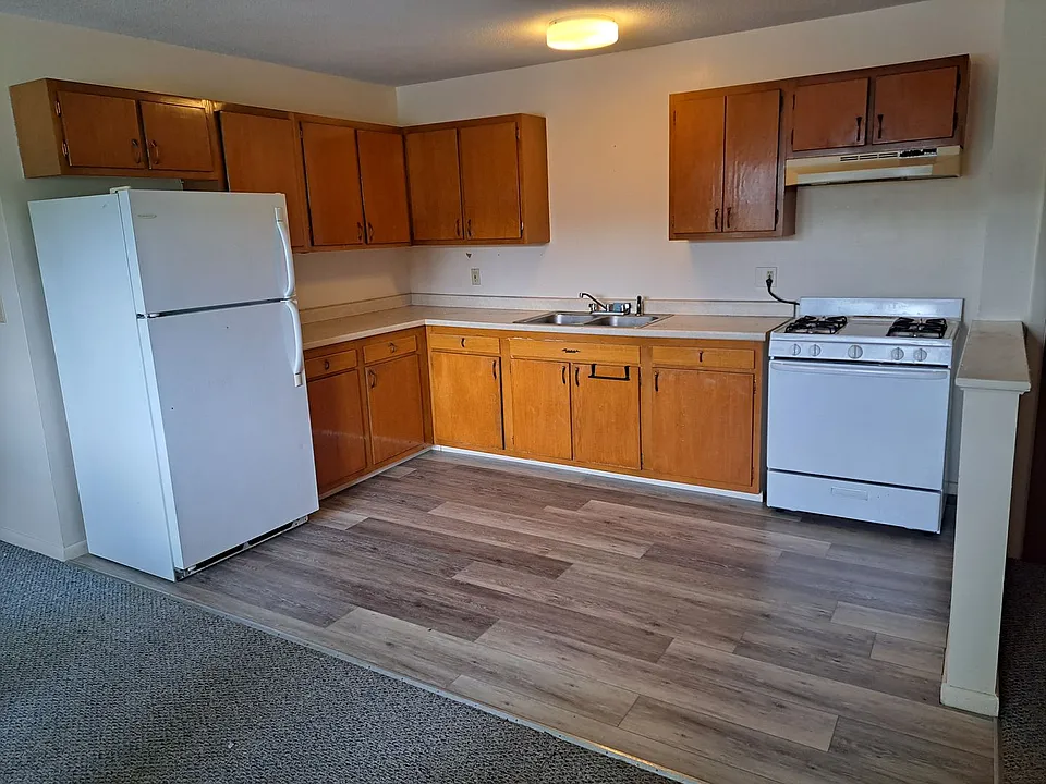 382-384 River St