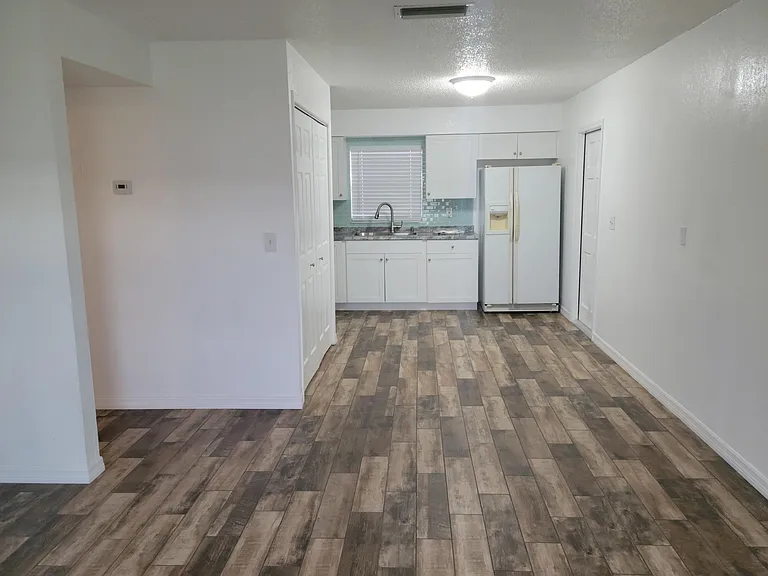 9412 N 50th St — Photo 3