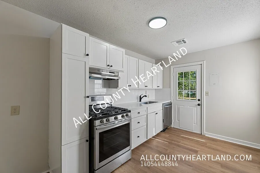 Charming 2 Bed, 1 Bath Home in Oklahoma City! — Photo 4