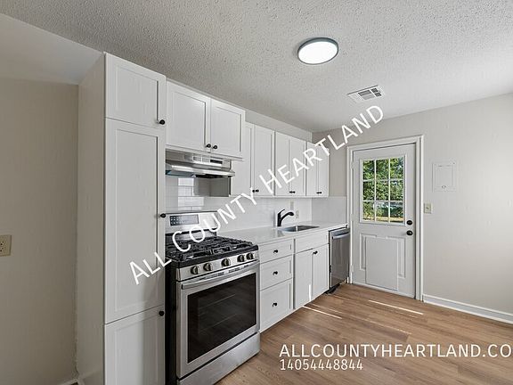 4th image of 912 SW 48th St