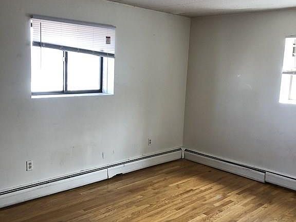 5th image of 141 Commercial St APT 4