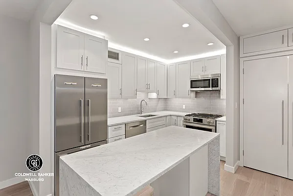 Rented by Coldwell Banker Warburg | media 8