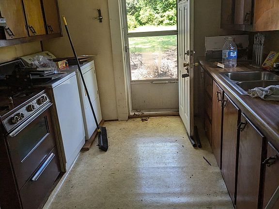 5th image of 1512 S 5th St