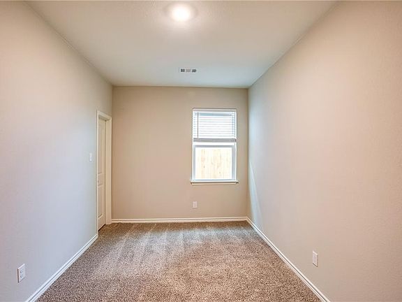 4th image of 104 Mount Vernon Way