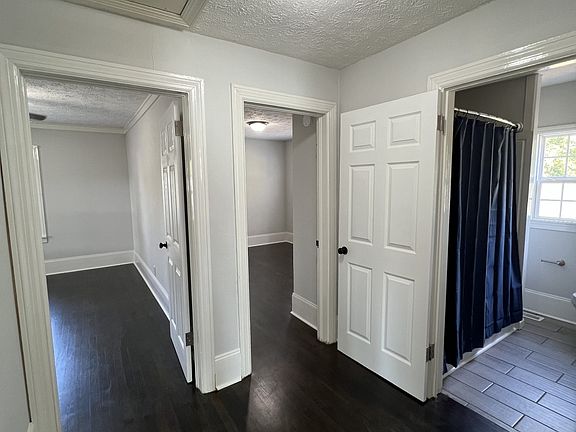4th image of 423 E Sunset Dr
