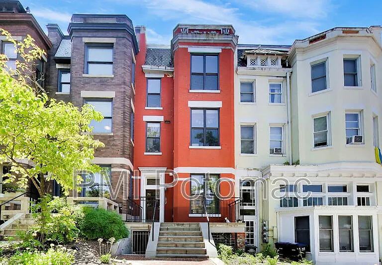 1952 Calvert St NW #4 — Photo 1