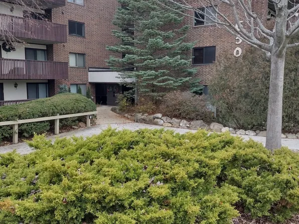 650 Whitney Ct APT 309, Gurnee, IL 60031