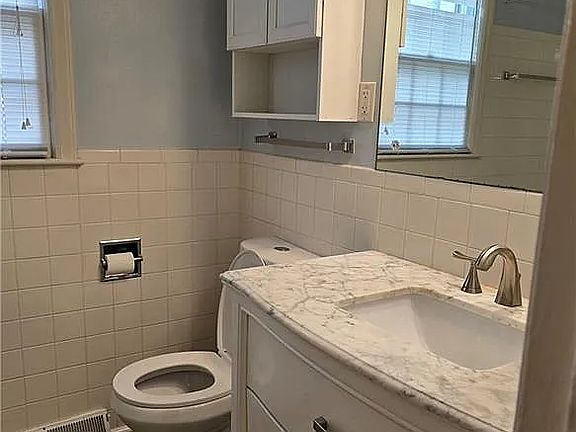 4th image of 5732 Lydia Ave