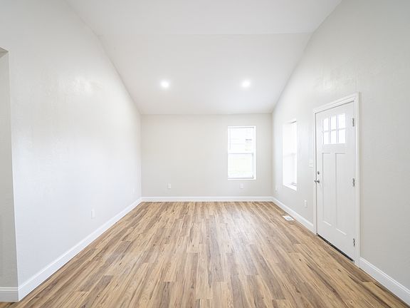 3rd image of 601 S Cumberland Ave