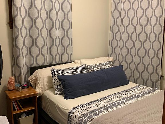 3rd image of 1352 N Hoyne Ave #1R
