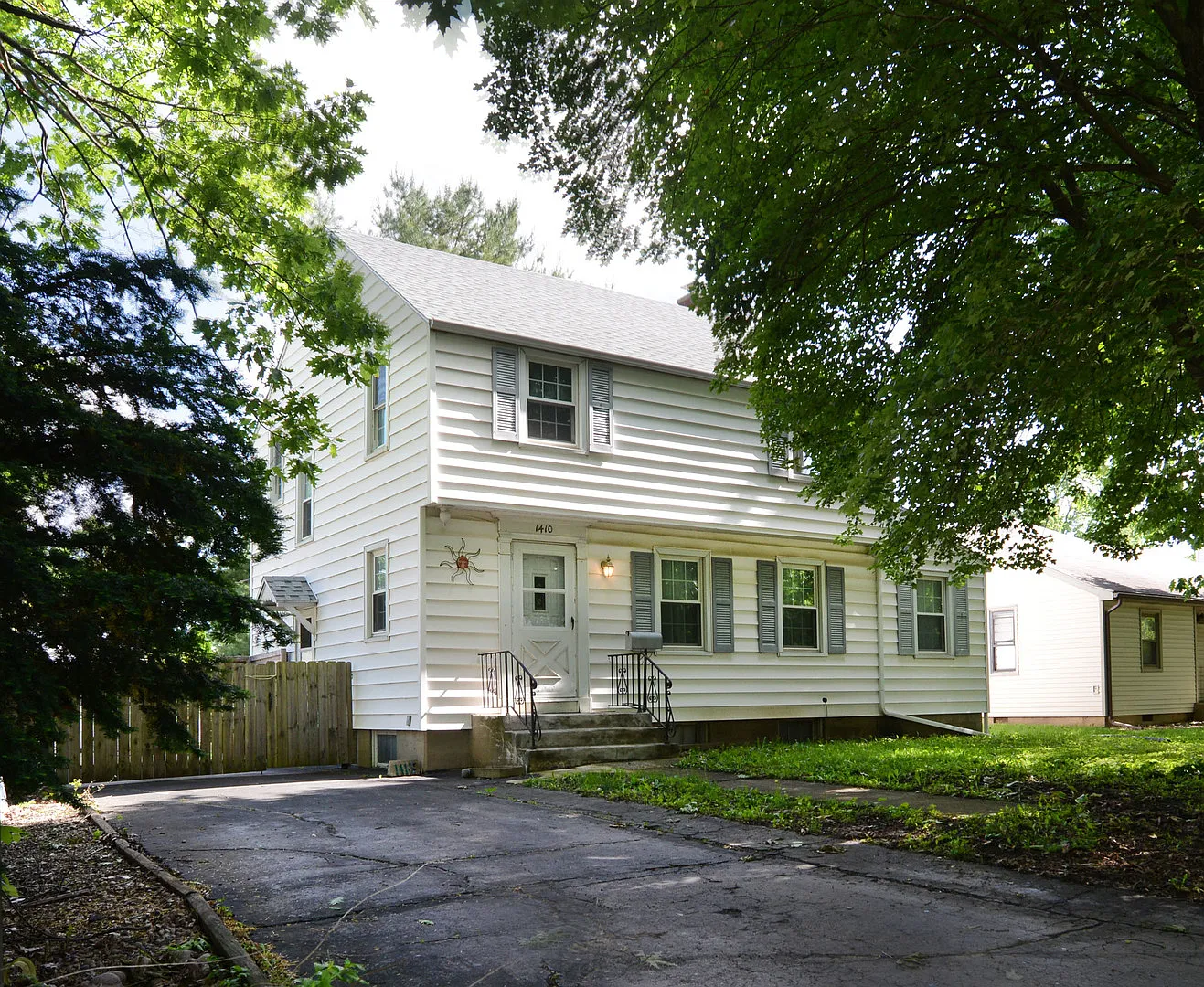 1410 W White St photo 1