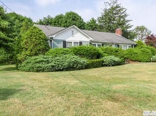 8 Estate Rd, Center Moriches, NY 11934