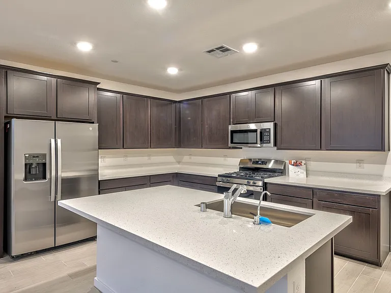 2553 Venetia Pointe St — Photo 5