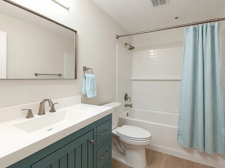 Full bathroom, 2nd floor.