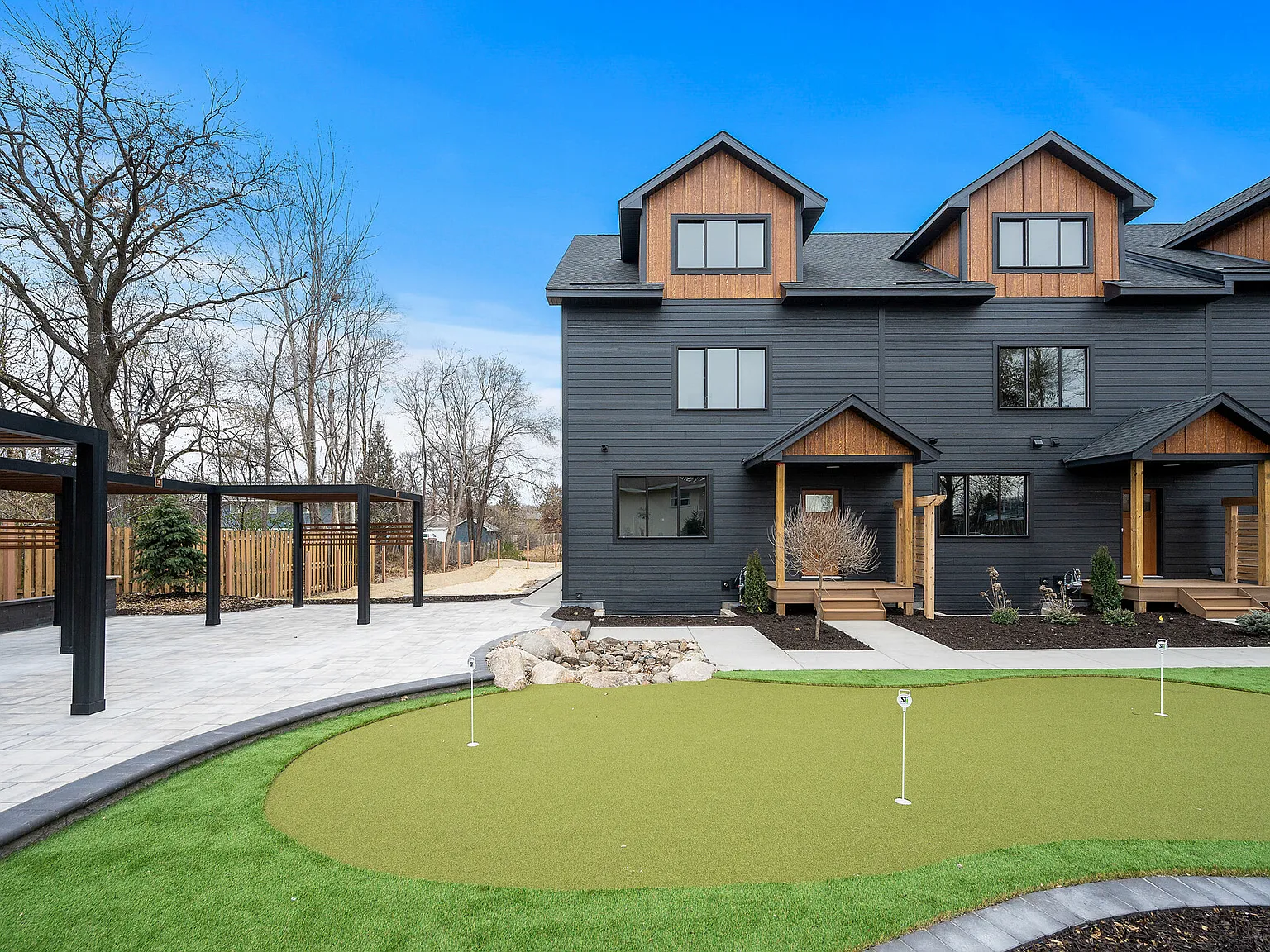 9744 University Ave NW — Photo 2