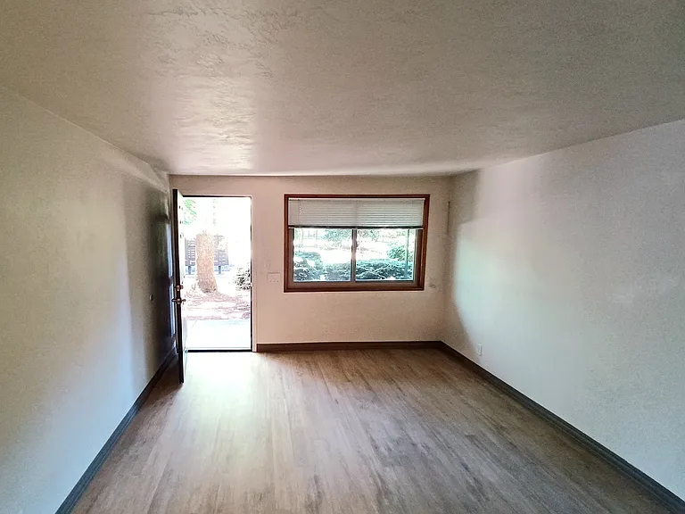 Jade West Apartments - Eugene Oregon
