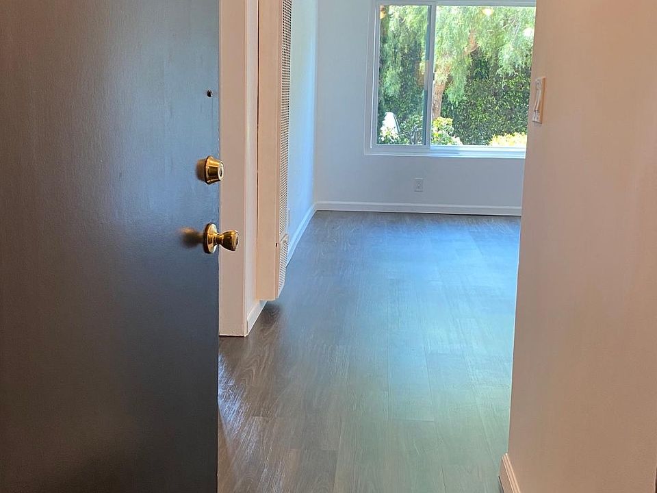 1st image of 840 Venice Blvd #6
